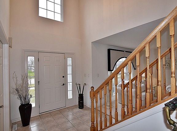 3rd image of 20 Pine Hill Dr