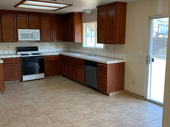 3rd image of 721 Birchwood Ave