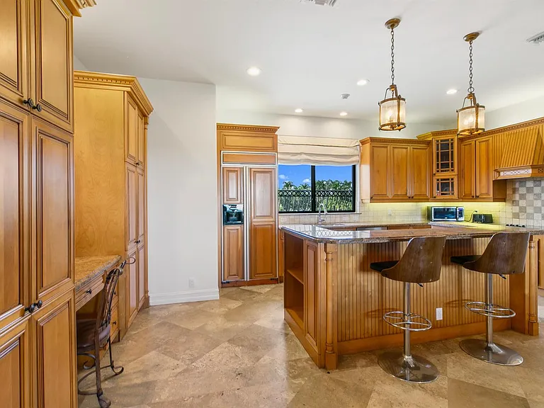 14710 Palm Beach Point Blvd — Photo 39
