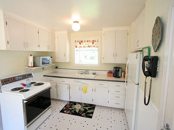 5th image of 2328 Cathay Way