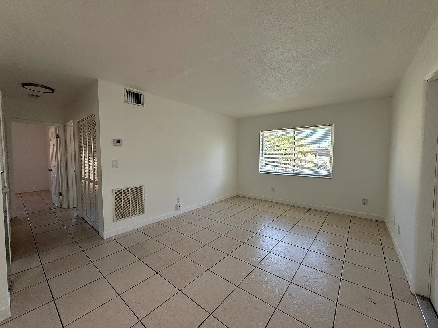 901 Pine Dr — Photo 2