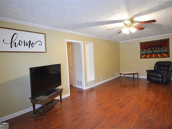 5th image of 692 Davis Rd