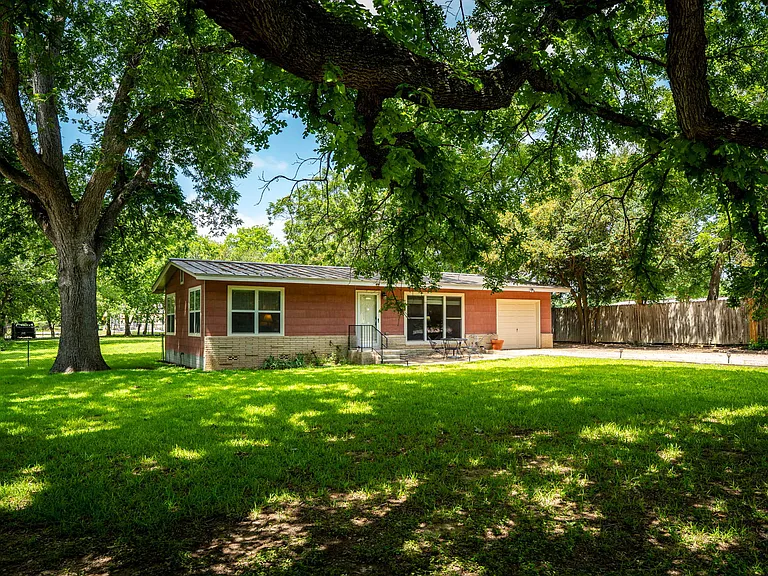 2052 Gruene Rd — Photo 2