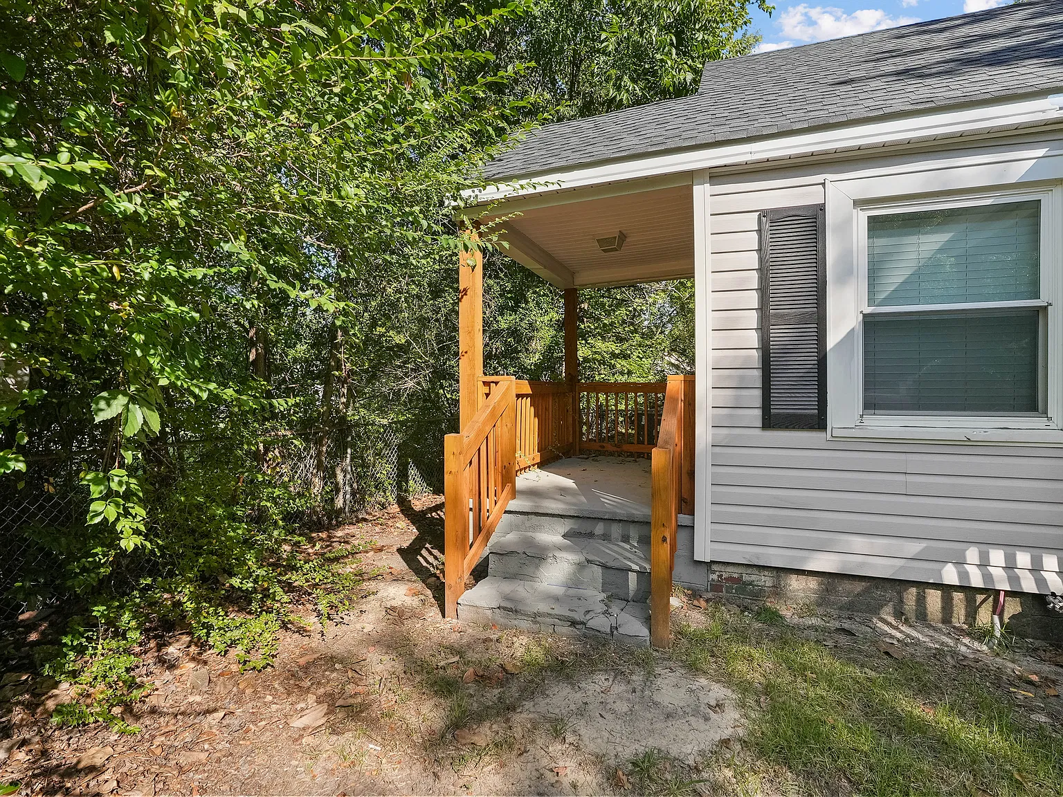 3 bed, 2.0 bath, 1008 sqft, $1,425 — Photo 3