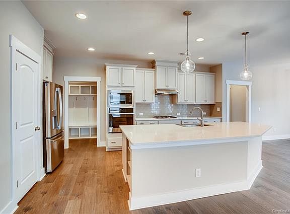 3rd image of 8316 Sandstone Crest Ln #004