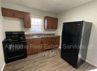 2000 W College St #1, Springfield, MO 65806