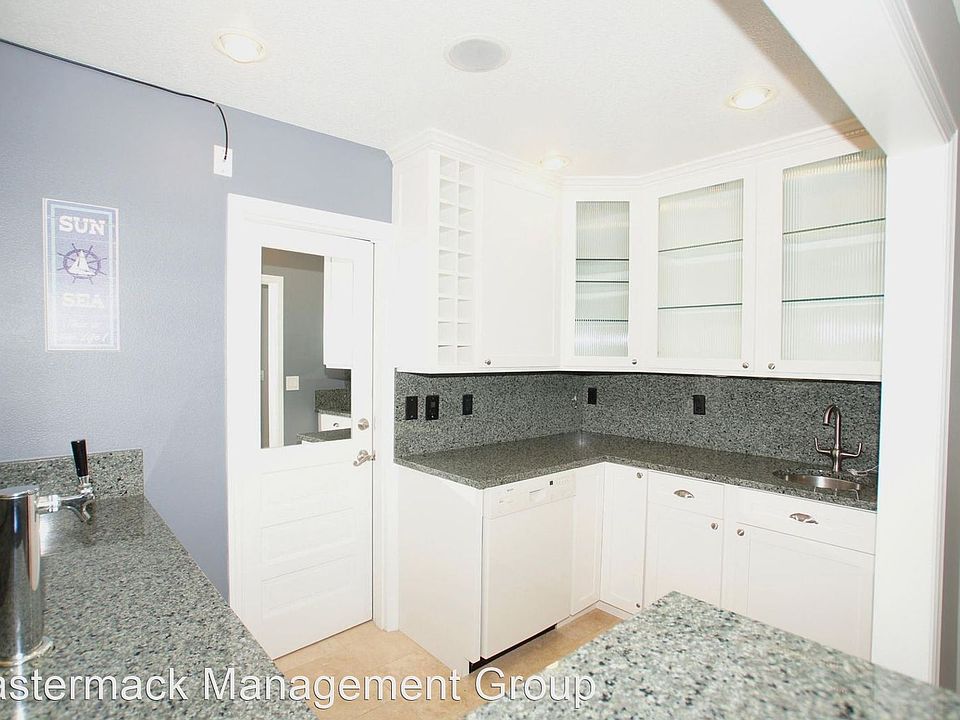1st image of 695 Seville Ct