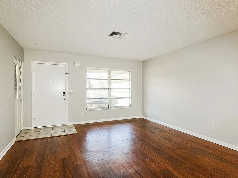 9350 Bayside Ct — Photo 4