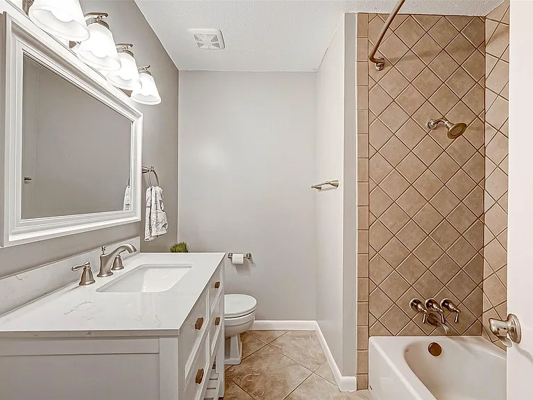 5806 Chrystell Ln — Photo 10