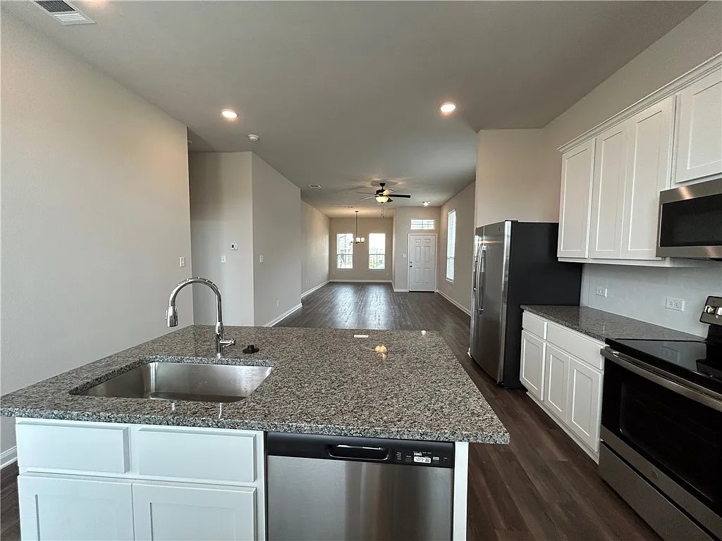 3 bed, 1509 sqft, $2,000 — Photo 4