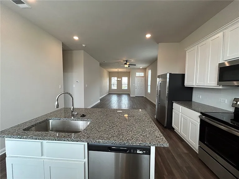 2204 Johnny Lyon Ct — Photo 4