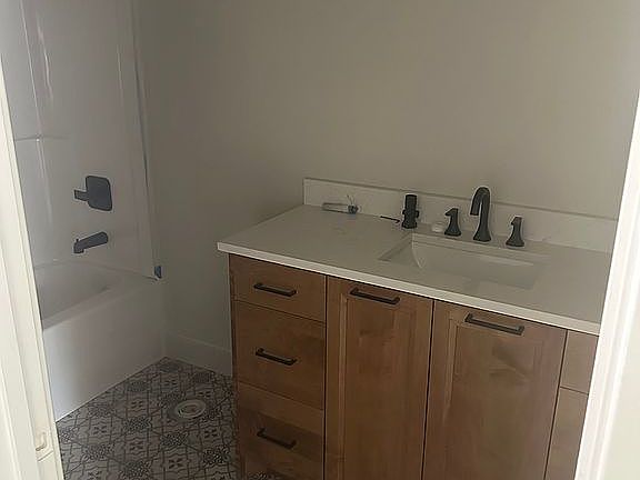 3rd image of 124 N 4 W