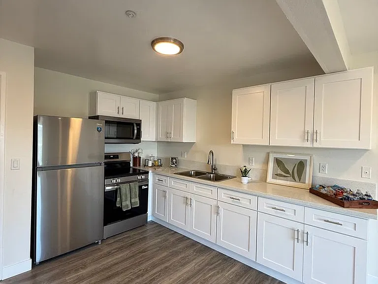 Hawaiian Terrace Apartments — Photo 2