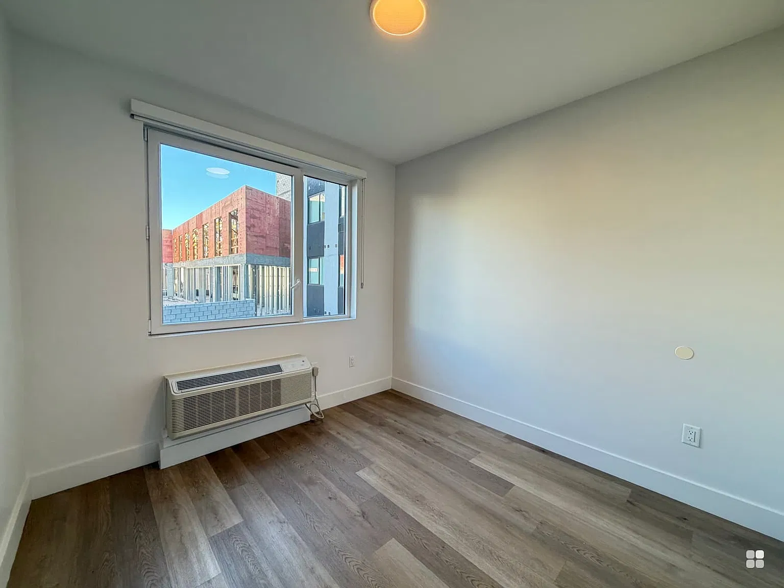 1 bed, 650 sqft, $2,450 — Photo 4