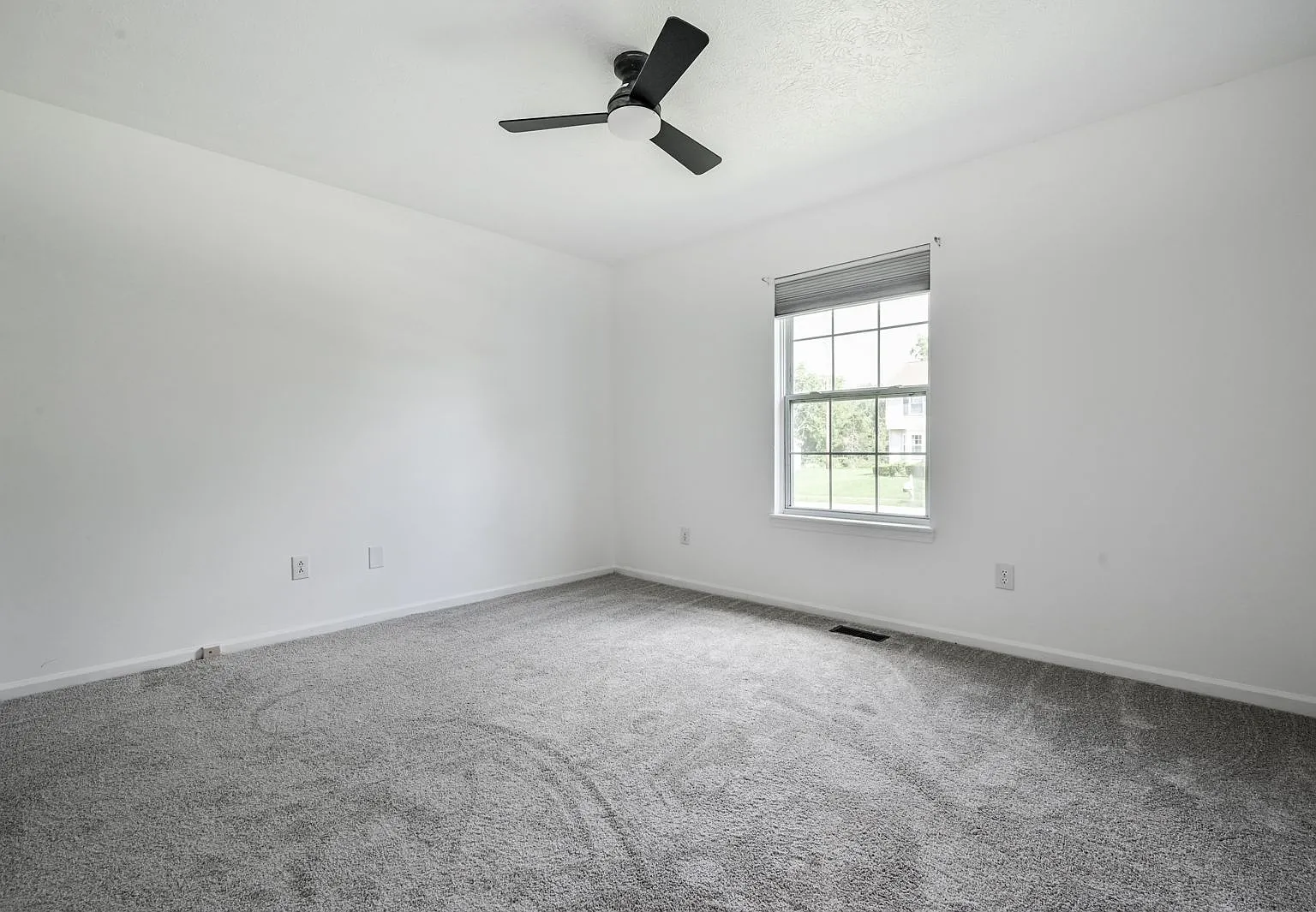 3 bed, 2007 sqft, $2,150 — Photo 3
