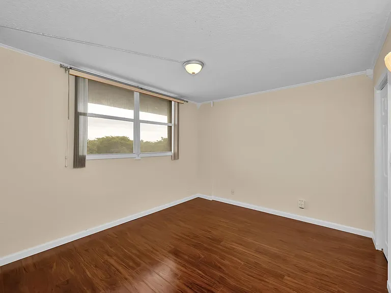 118 Royal Park Dr #4G — Photo 17
