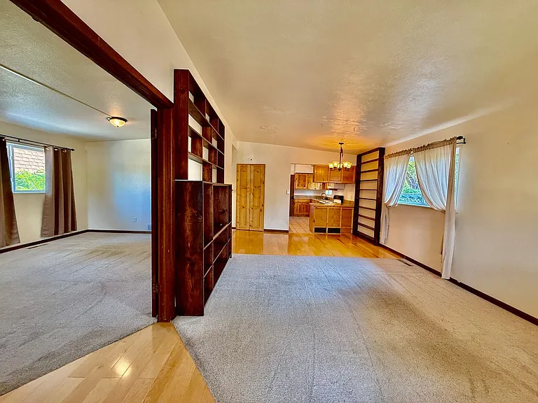 225 N Institute St — Photo 2