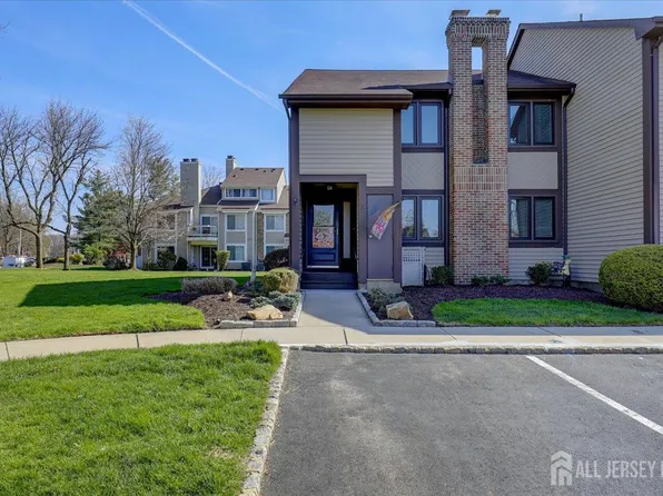 5 Chelsea Ct, Parlin, NJ 08859