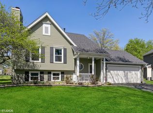 106 Cambridge Ct, St Charles, IL