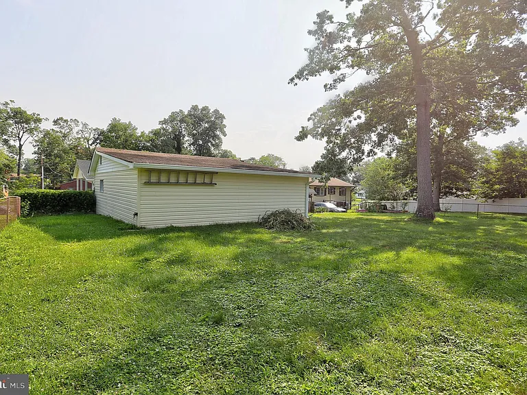 807 Danza Rd — Photo 42