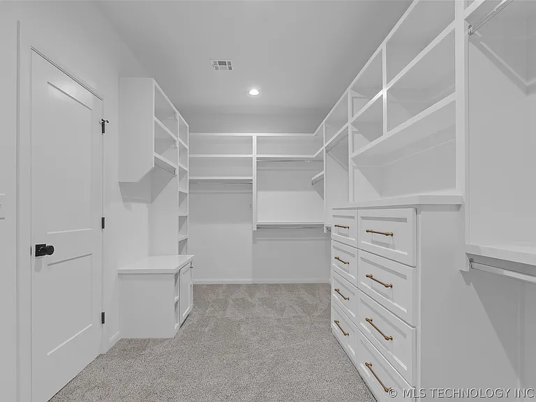 515 W El Paso St — Photo 54