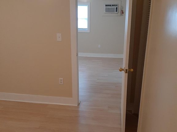 5th image of 114 N Dade Ave #C