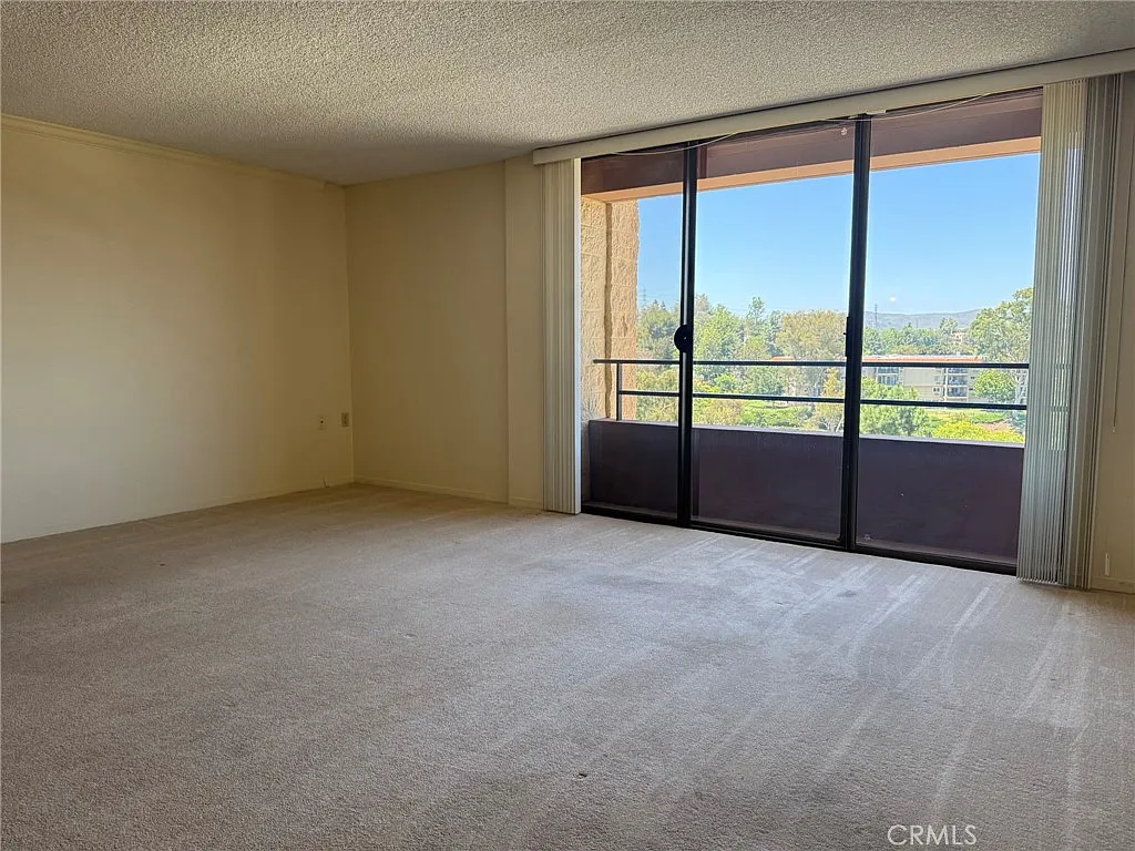 2 bed, 1100 sqft, $3,200 — Photo 1