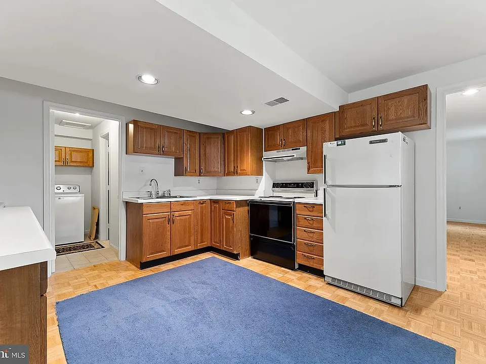 Larkwood Ct