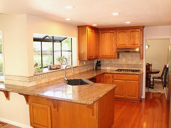 5th image of 983 Mount Carmel Dr