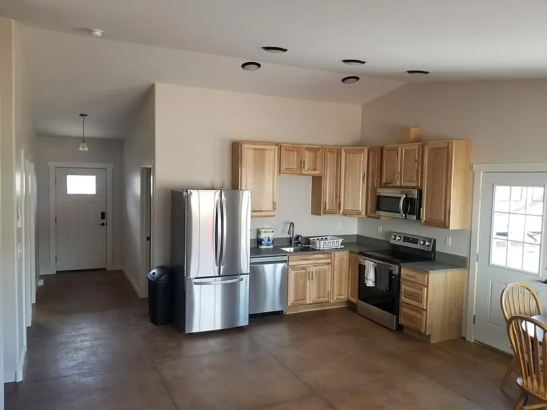 71 N Mount Peale Dr — Photo 2
