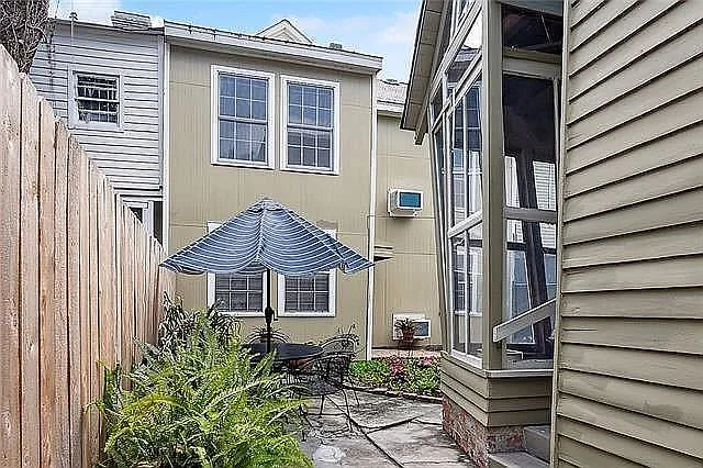 1204 Marengo St #B — Photo 5