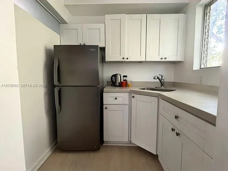 1027 Euclid Ave #5 — Photo 5