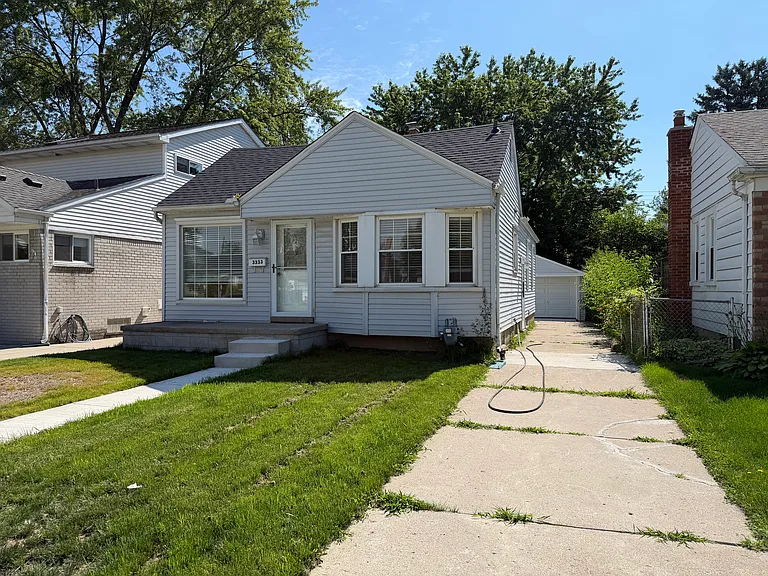 3333 Dudley St — Photo 2