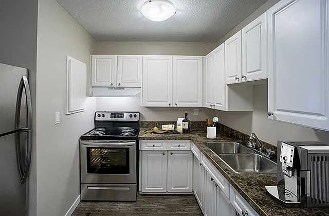 Kelson Manor Apartments — Photo 1