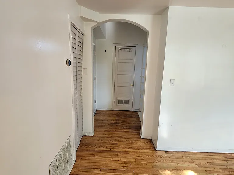 1549 N Maplewood Ave #2 — Photo 6