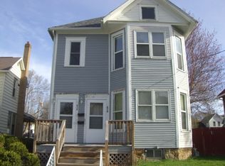 616 W Cottonwood St, Freeport, IL 61032