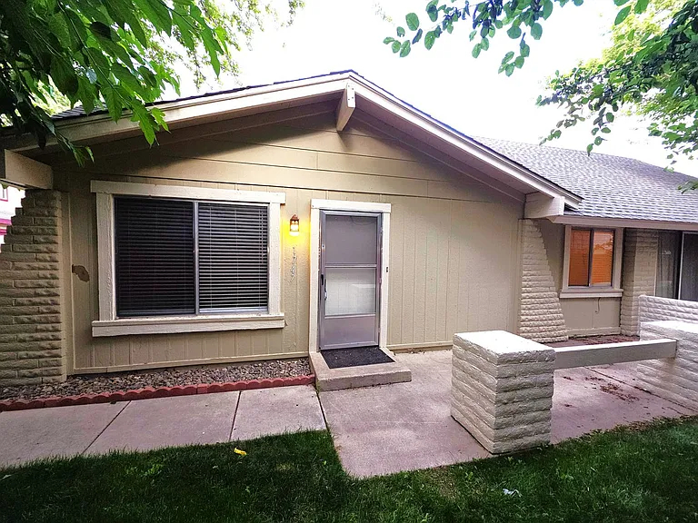 1747 London Cir — Photo 1