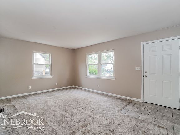 4th image of 3600 Medina Ave