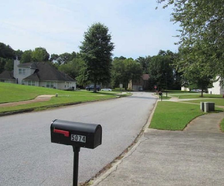Exterior Neighborhood (street photo)