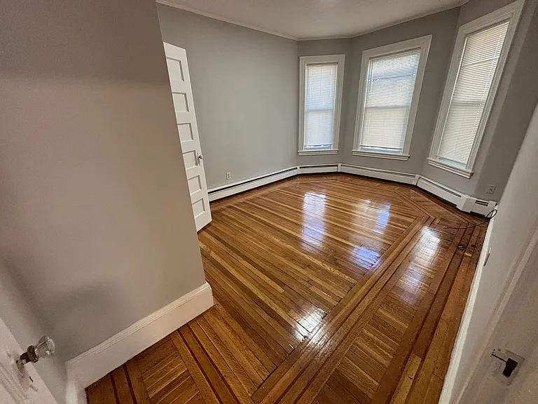 32 Chestnut St #1 — Photo 5