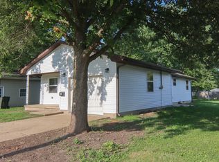 509 N Douglas St, Villa Grove, IL 61956
