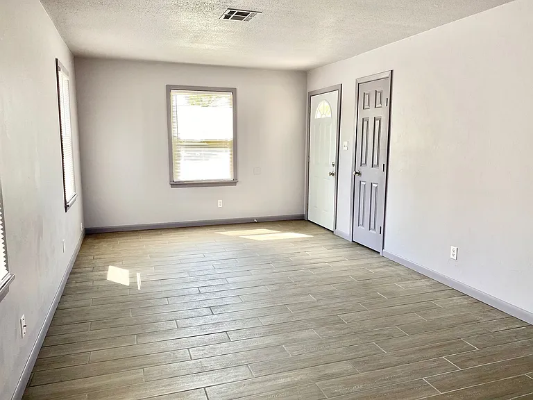 709 E Steed Dr — Photo 11