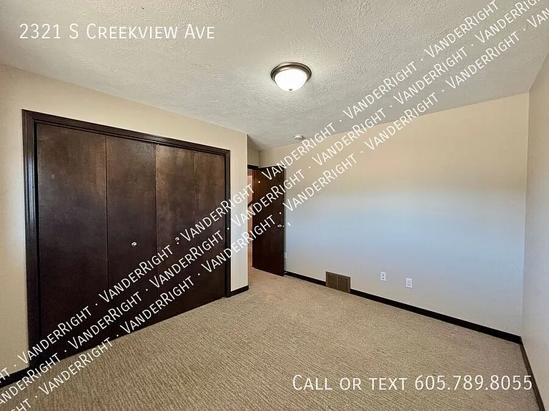 2321 S Creekview Ave — Photo 15