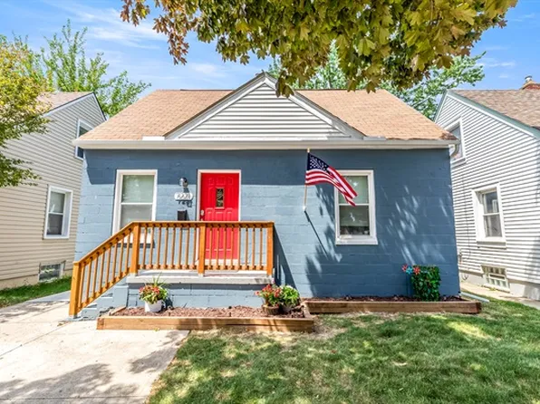 7221 Standard Ave, Center Line, MI 48015