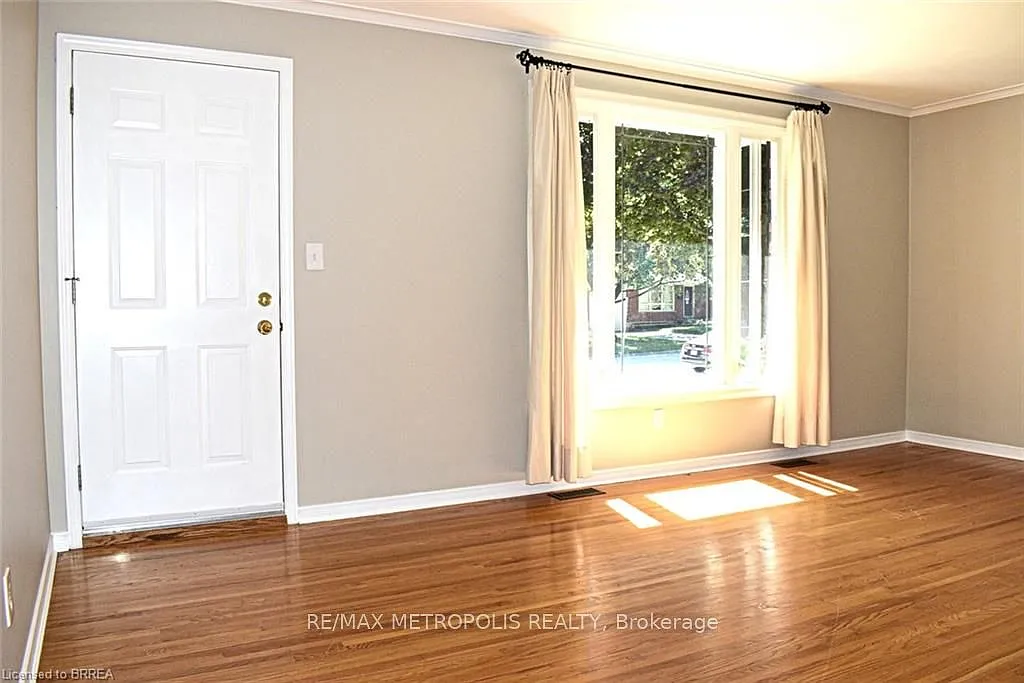 3 bed, $2,200 — Photo 3