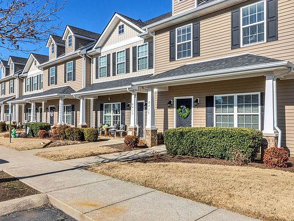 3rd image of 2417 New Holland Cir