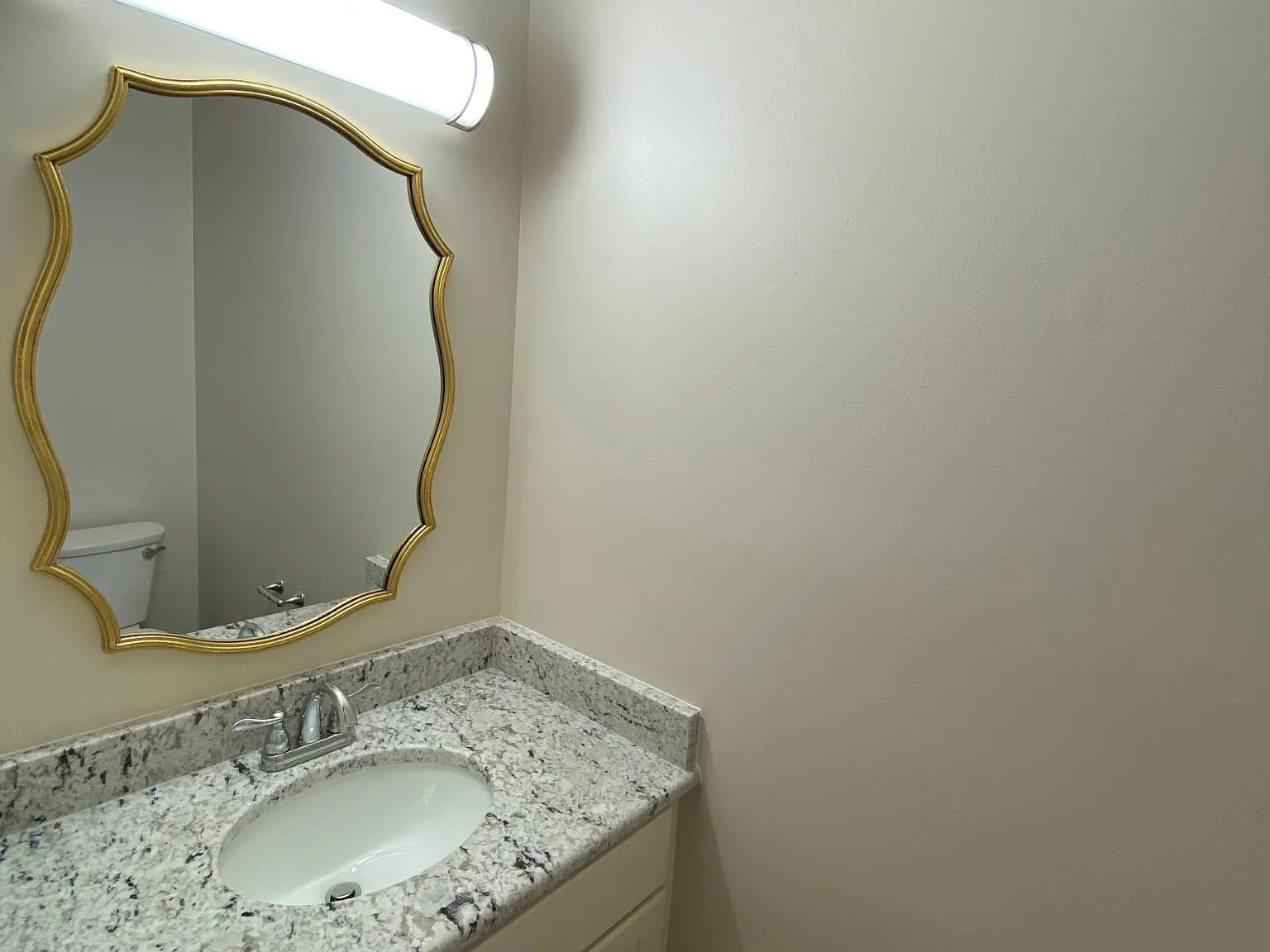 801 Nash St W — Photo 4