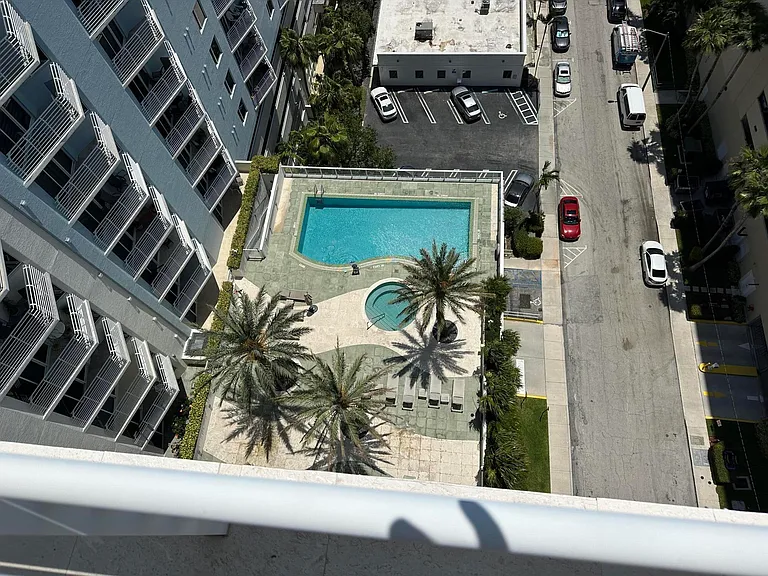 1551 N Flagler Dr — Photo 19