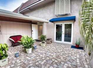 19612 Bobolink Dr, Hialeah, FL 33015