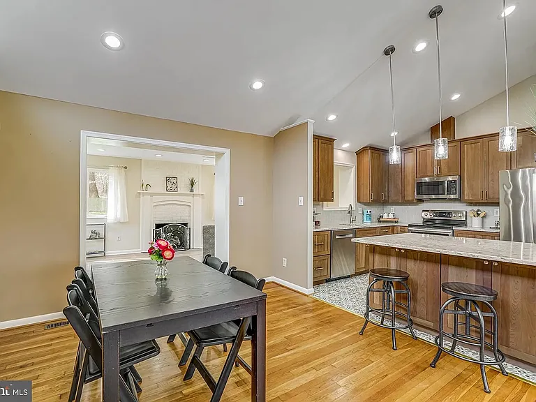 8651 Cromwell Dr — Photo 5